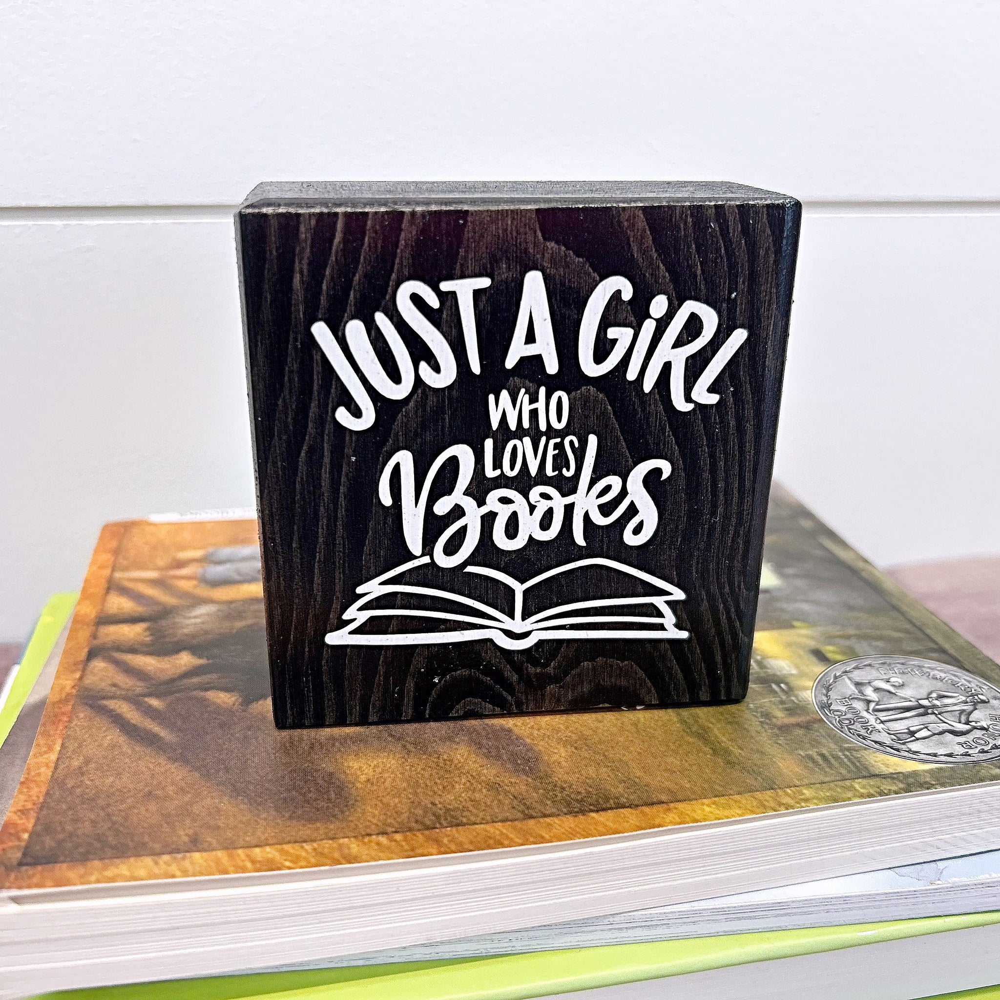 Mini Shelf Sign - Just a Girl Who Loves Books - Farmhouse Style Tiered Tray Filler